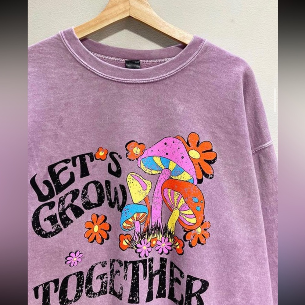 Let’s grow together 🍄 sweater oversized